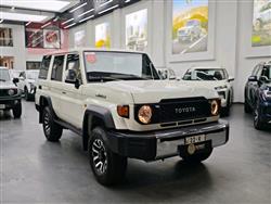 Toyota Land Cruiser 76